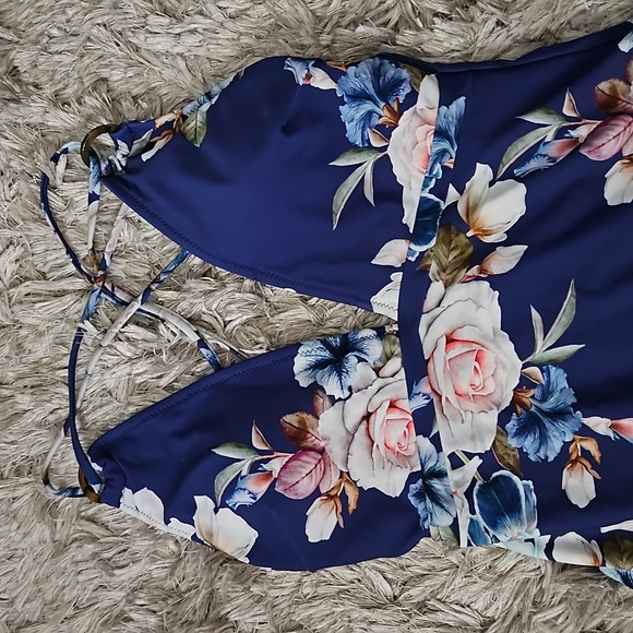 Floral Cupshe one piece bathing suit - Picture 2 of 5